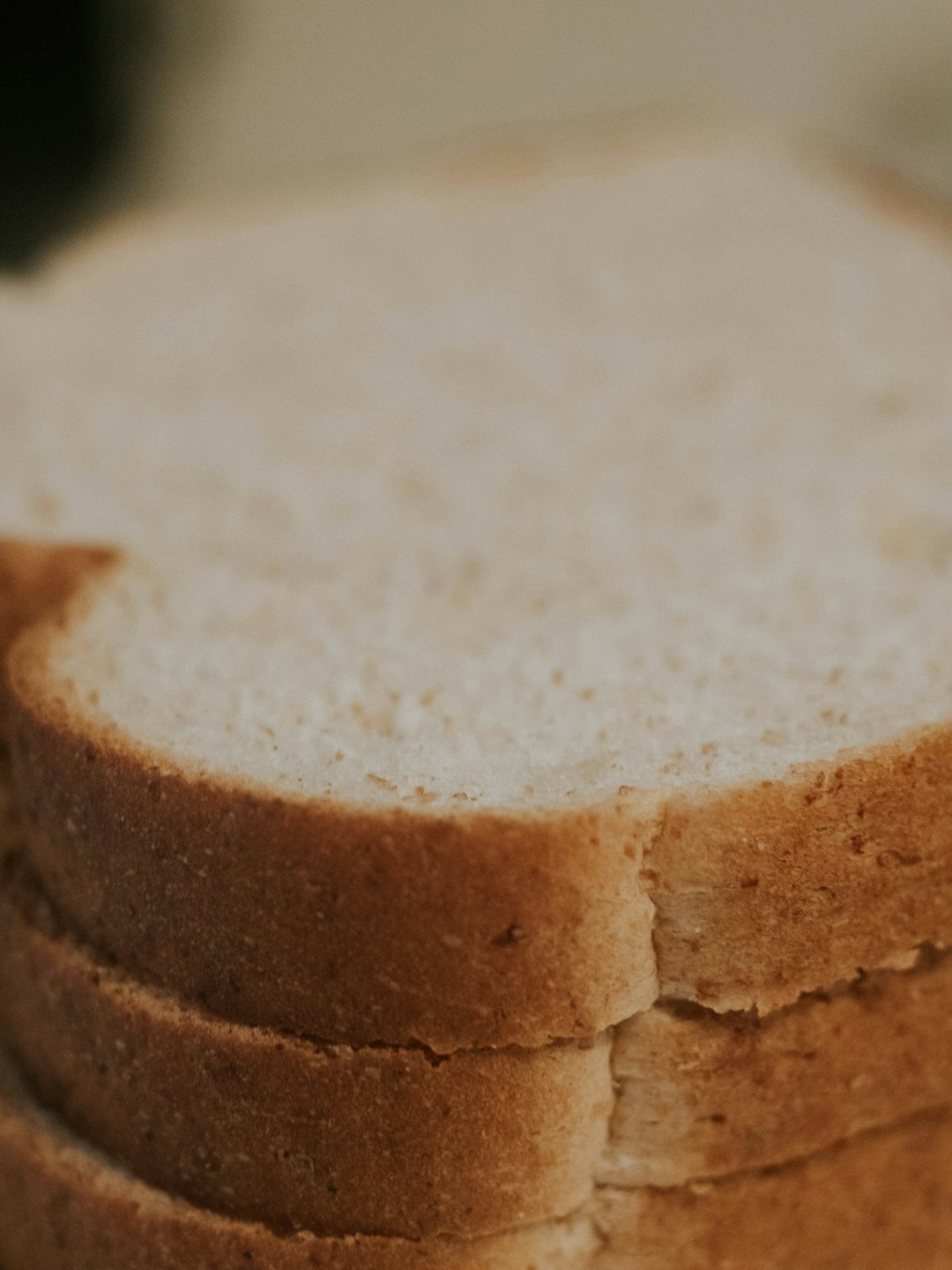 sliced bread with crust